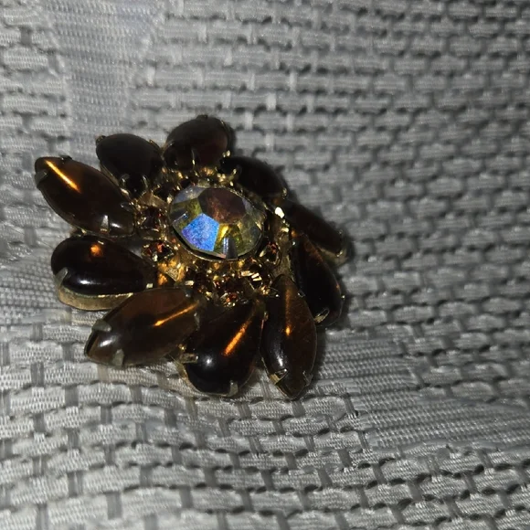 VINTAGE Gold and Brown Floral Brooch - Picture 6 of 11